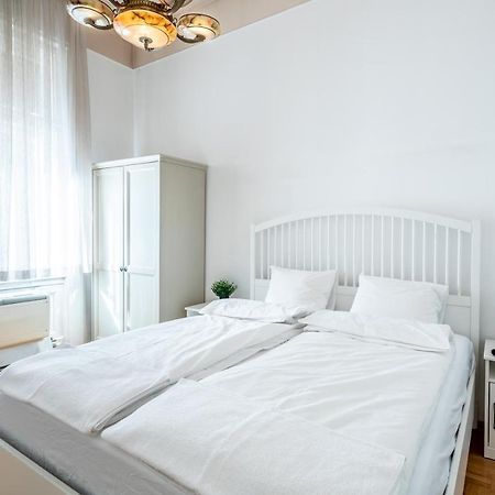 Huge Apartment In The City Center บูดาเปสต์ ภายนอก รูปภาพ