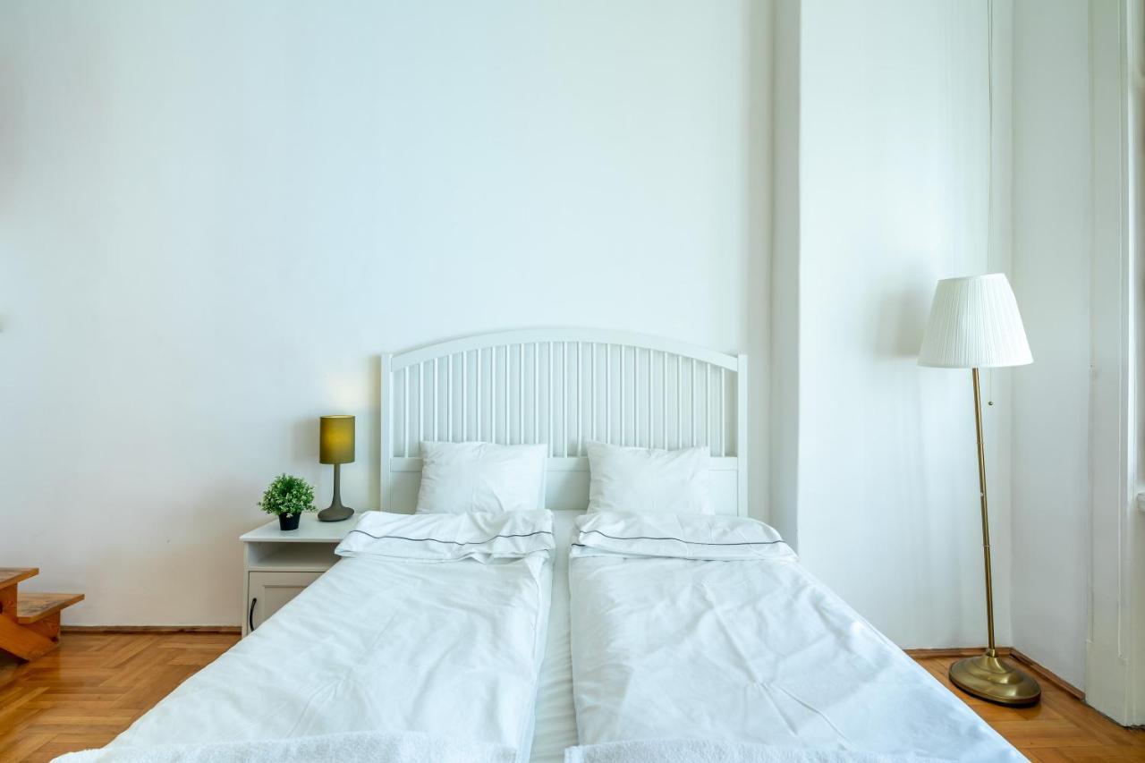 Huge Apartment In The City Center บูดาเปสต์ ภายนอก รูปภาพ