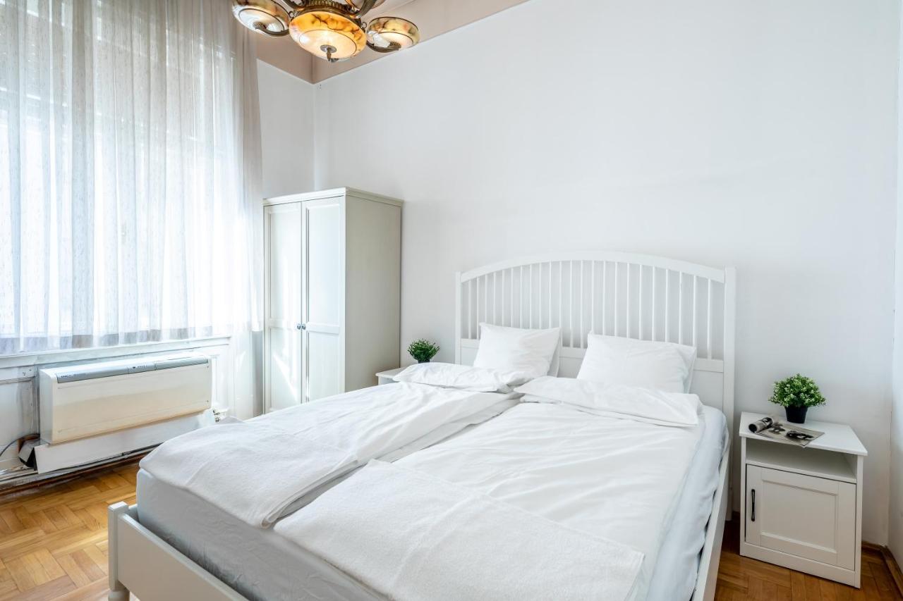 Huge Apartment In The City Center บูดาเปสต์ ภายนอก รูปภาพ
