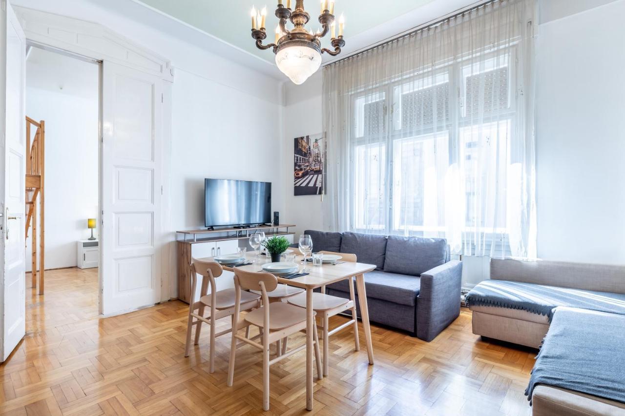 Huge Apartment In The City Center บูดาเปสต์ ภายนอก รูปภาพ