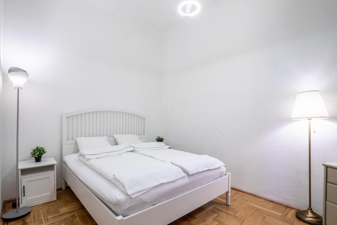 Huge Apartment In The City Center บูดาเปสต์ ภายนอก รูปภาพ