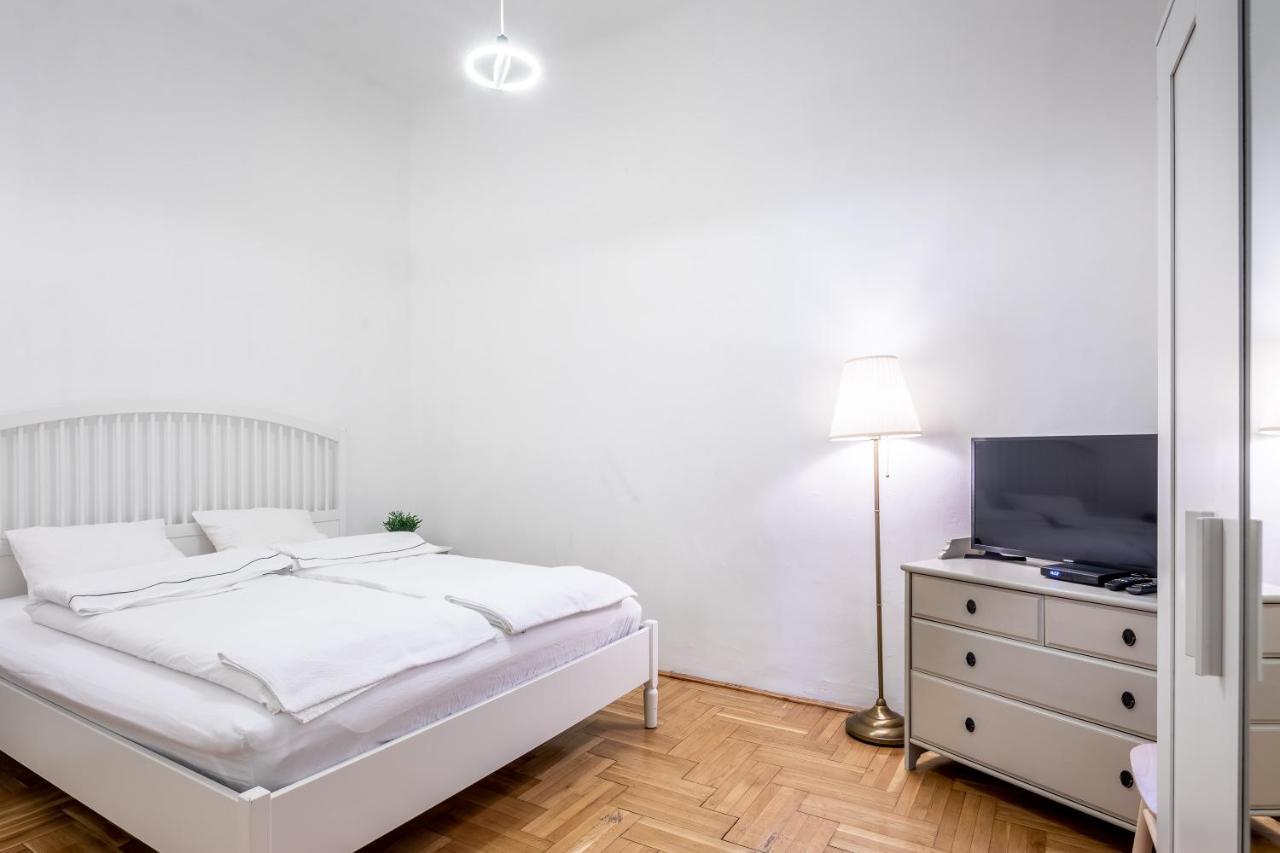 Huge Apartment In The City Center บูดาเปสต์ ภายนอก รูปภาพ