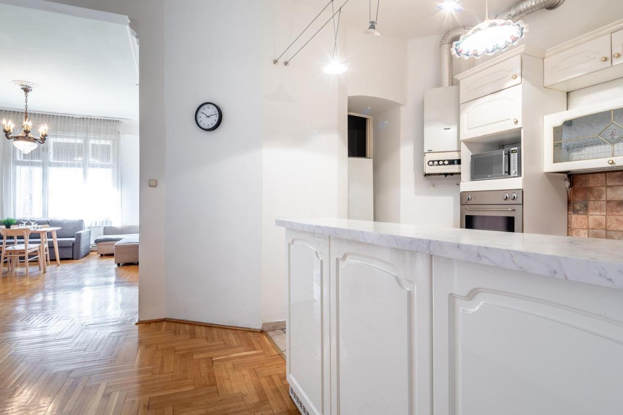 Huge Apartment In The City Center บูดาเปสต์ ภายนอก รูปภาพ