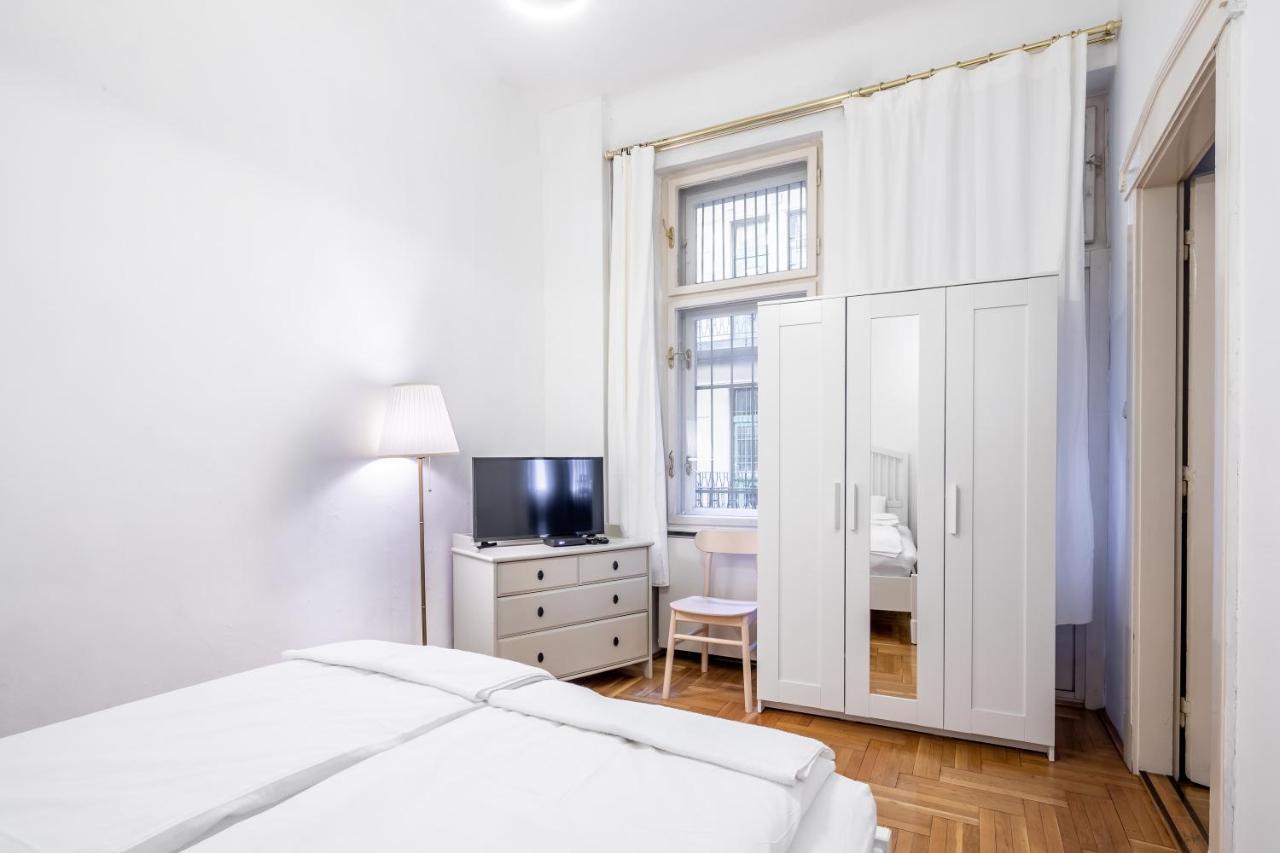 Huge Apartment In The City Center บูดาเปสต์ ภายนอก รูปภาพ
