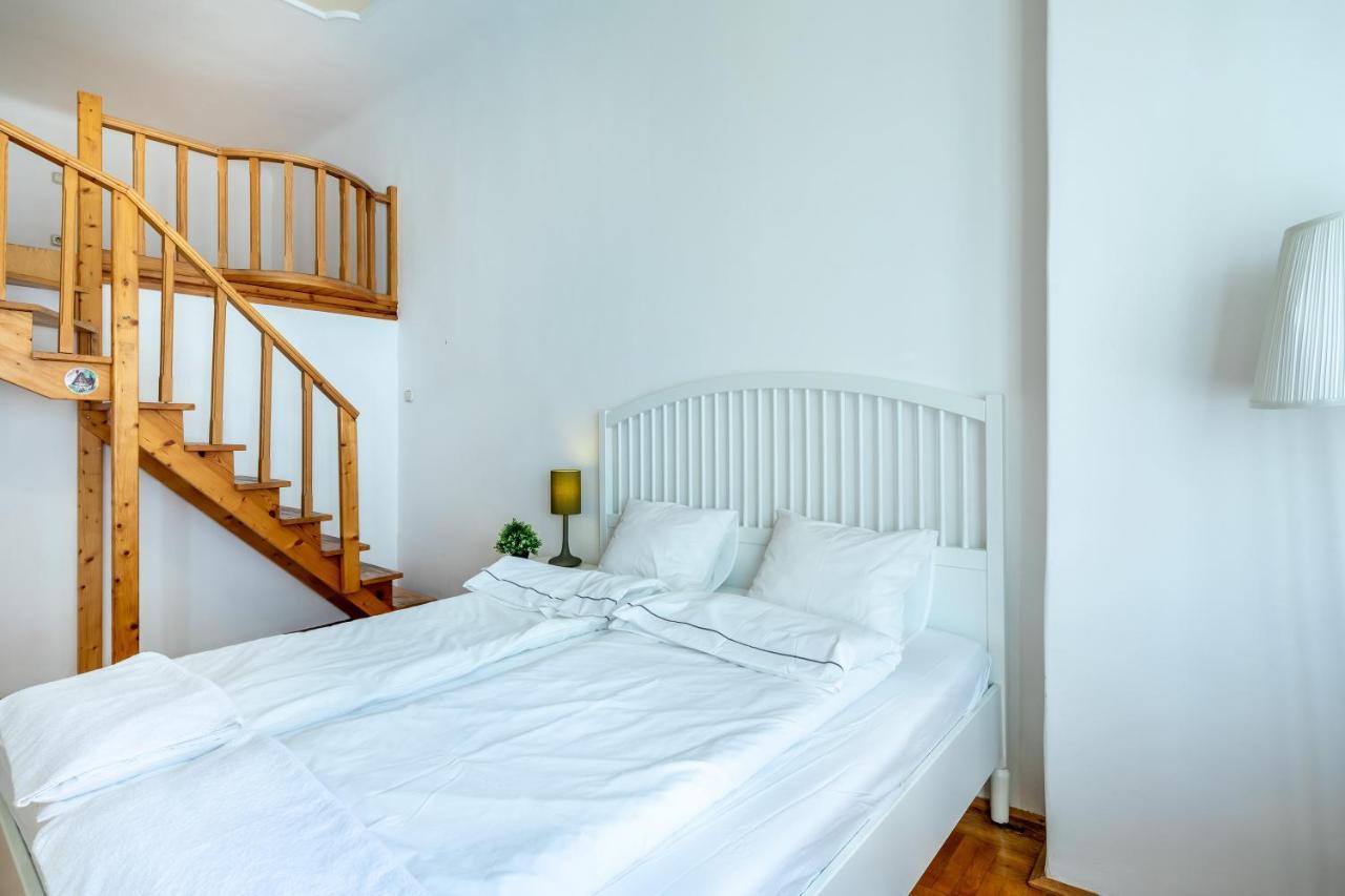 Huge Apartment In The City Center บูดาเปสต์ ภายนอก รูปภาพ