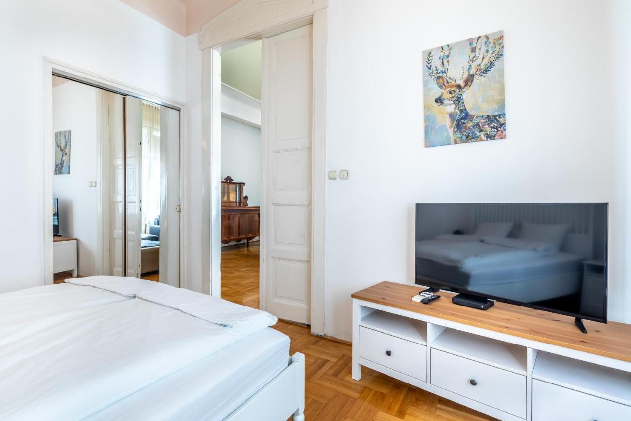 Huge Apartment In The City Center บูดาเปสต์ ภายนอก รูปภาพ