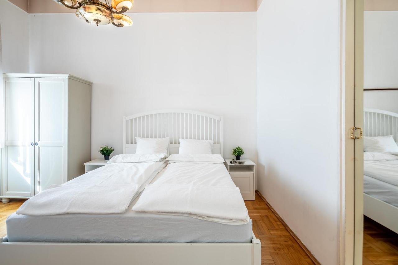 Huge Apartment In The City Center บูดาเปสต์ ภายนอก รูปภาพ