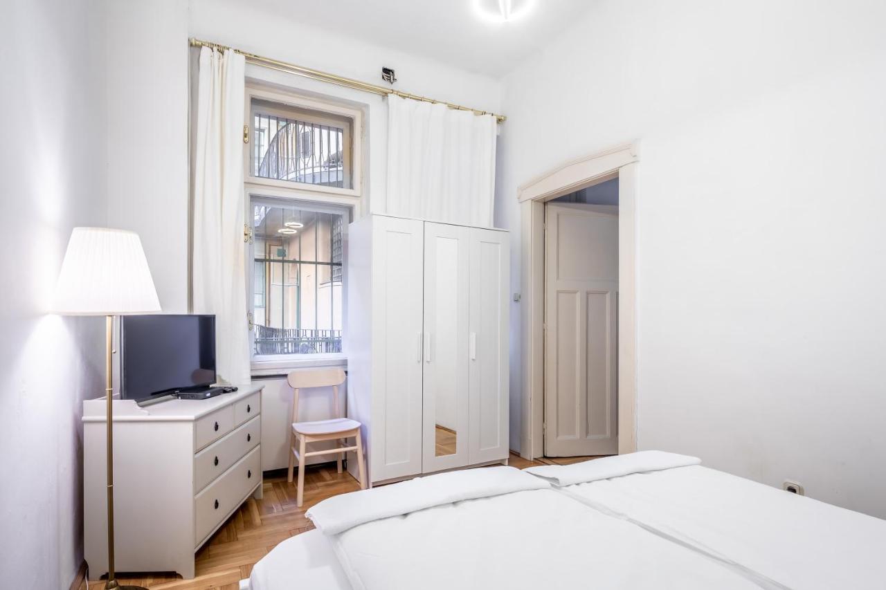 Huge Apartment In The City Center บูดาเปสต์ ภายนอก รูปภาพ