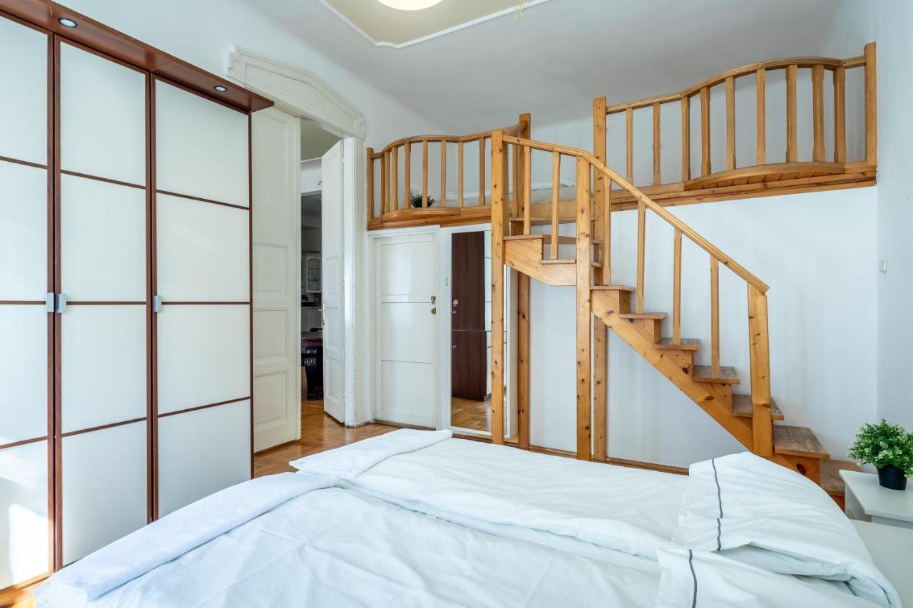 Huge Apartment In The City Center บูดาเปสต์ ภายนอก รูปภาพ