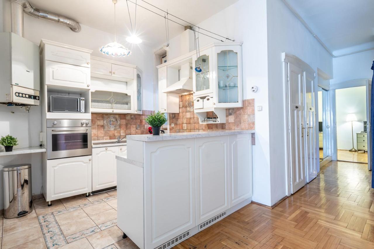 Huge Apartment In The City Center บูดาเปสต์ ภายนอก รูปภาพ